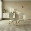 GRAND MEDALLION DINING CHAIR